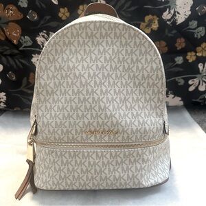 Michael Kors Rhea Zip Medium Vanilla backpack